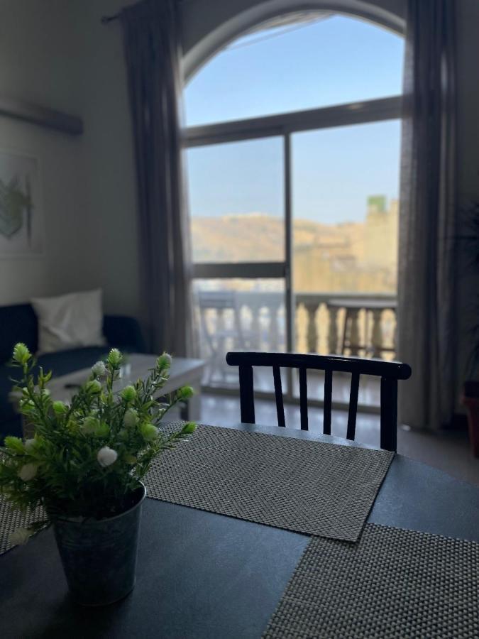 Seafront Apartment With Balcony Overlooking Marina Għajnsielem Kültér fotó
