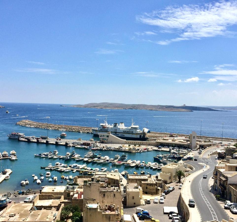 Seafront Apartment With Balcony Overlooking Marina Għajnsielem Kültér fotó